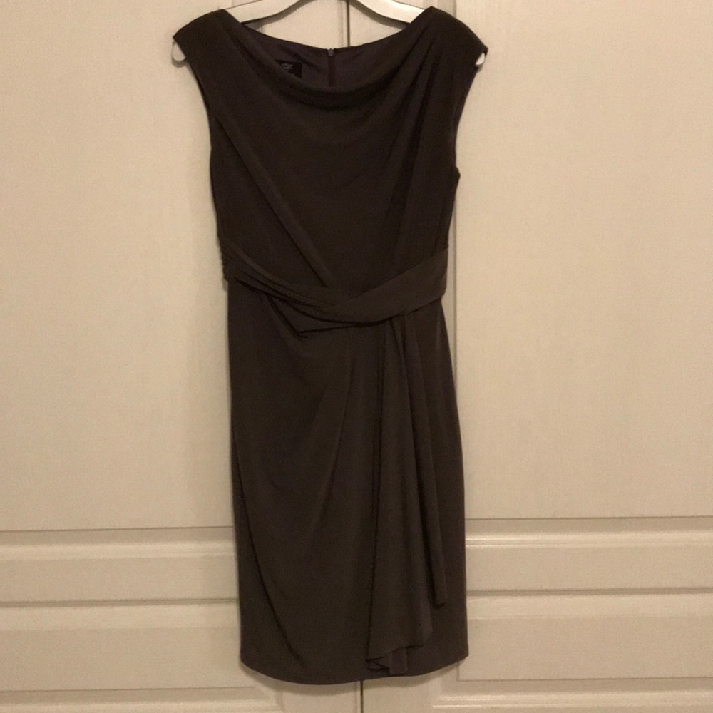 Beautiful sash waisted zippered dress